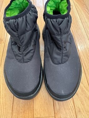 MENS OOFOS Black Winter Recovery Comfort Slip-On Boots with Lime Green Lining